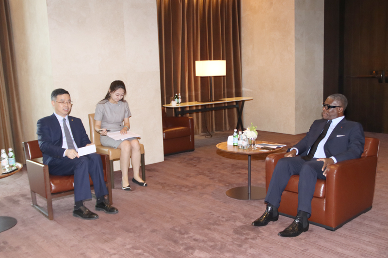 观福总与副总统会谈.jpg